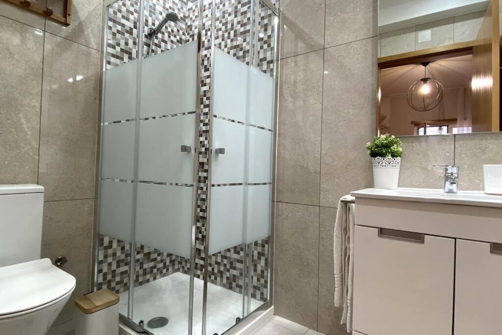Modern In Center Apartment